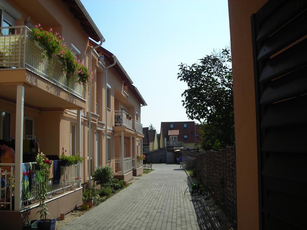 Atmoszfera Apartman Sárvár Zimmer foto