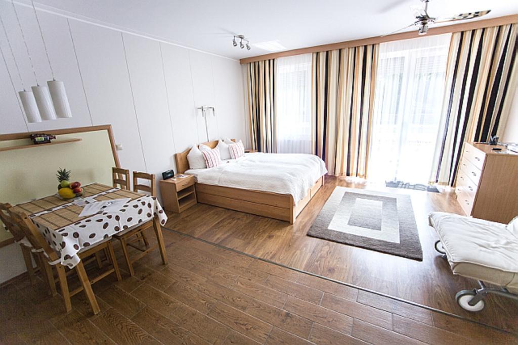 Atmoszfera Apartman Sárvár Zimmer foto
